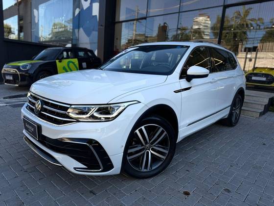 VOLKSWAGEN TIGUAN 2.0 300 TSI GASOLINA ALLSPACE R-LINE AUTOMÁTICO VOLKSWAGEN TIGUAN 2.0 300 TSI GASOLINA ALLSPACE R-LINE AUTOMÁTICO